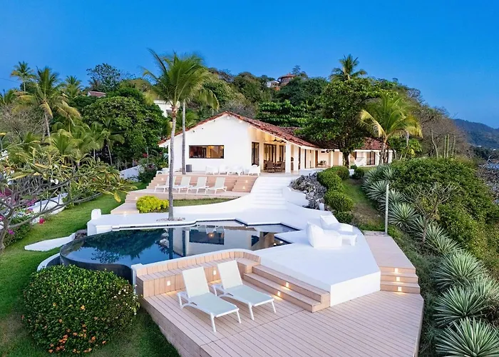 Beachfront Cliff 300 Degrees Ocean Views, Pool And Jacuzzi Villa
