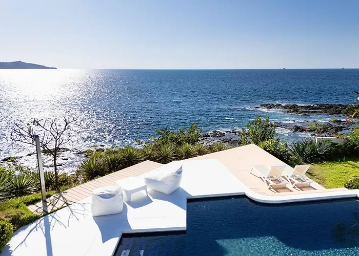 Beachfront Cliff 300 Degrees Ocean Views, Pool And Jacuzzi * Playa Flamingo