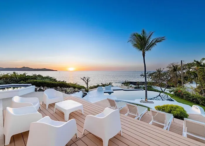 Beachfront Cliff 300 Degrees Ocean Views, Pool And Jacuzzi Villa