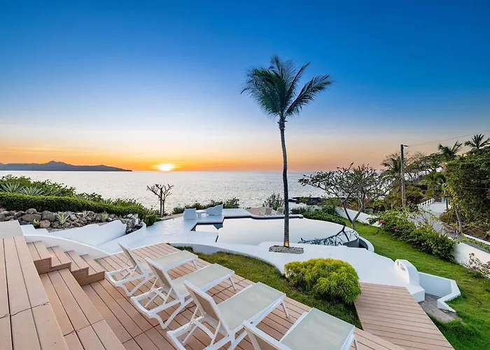 Beachfront Cliff 300 Degrees Ocean Views, Pool And Jacuzzi Villa
