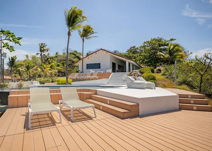 Beachfront Cliff 300 Degrees Ocean Views, Pool And Jacuzzi Villa