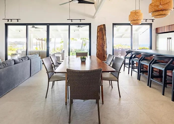 Beachfront Cliff 300 Degrees Ocean Views, Pool And Jacuzzi Villa