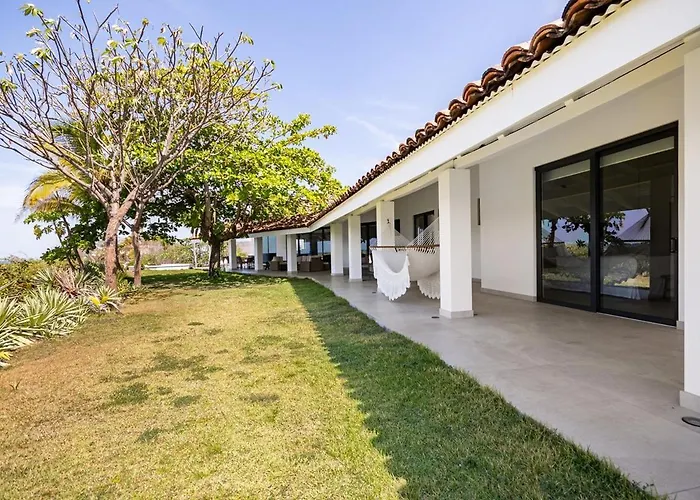 Beachfront Cliff 300 Degrees Ocean Views, Pool And Jacuzzi *
