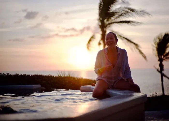 Beachfront Cliff 300 Degrees Ocean Views, Pool And Jacuzzi Villa Playa Flamingo
