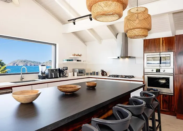 Beachfront Cliff 300 Degrees Ocean Views, Pool And Jacuzzi *