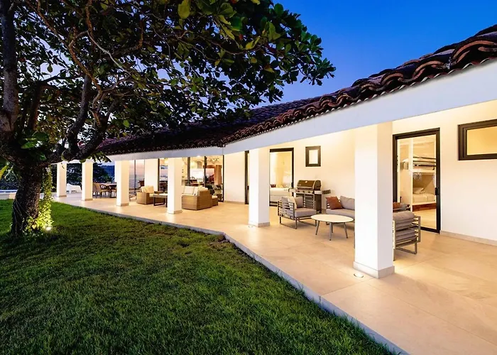 Beachfront Cliff 300 Degrees Ocean Views, Pool And Jacuzzi Villa *