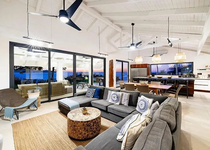 Beachfront Cliff 300 Degrees Ocean Views, Pool And Jacuzzi Villa