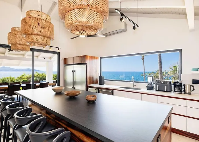Beachfront Cliff 300 Degrees Ocean Views, Pool And Jacuzzi Villa *