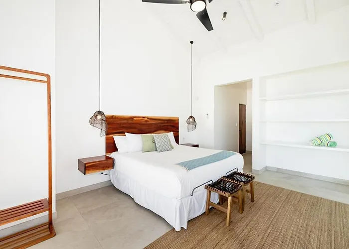 Beachfront Cliff 300 Degrees Ocean Views, Pool And Jacuzzi Villa *