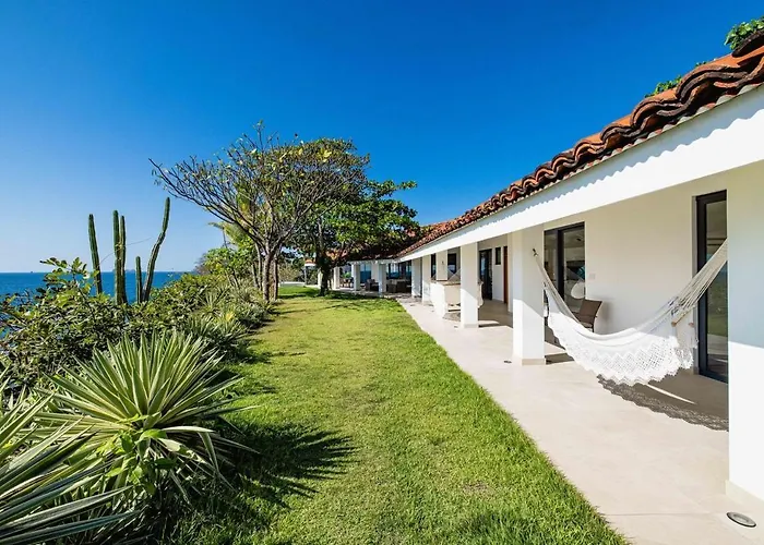 Beachfront Cliff 300 Degrees Ocean Views, Pool And Jacuzzi Villa