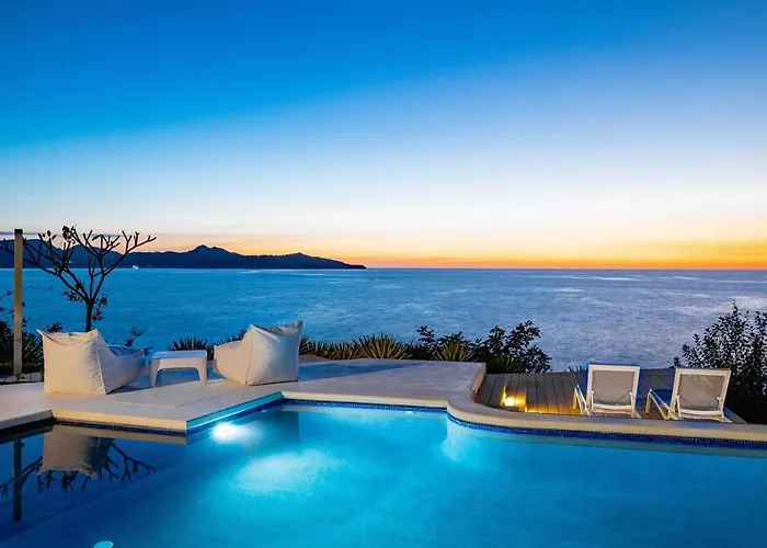 Beachfront Cliff 300 Degrees Ocean Views, Pool And Jacuzzi Villa *