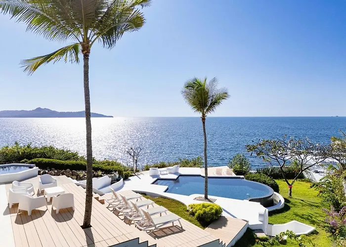 Beachfront Cliff 300 Degrees Ocean Views, Pool And Jacuzzi Villa *