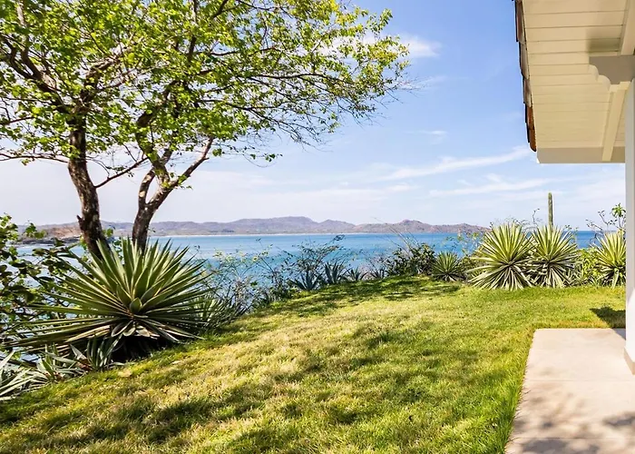Beachfront Cliff 300 Degrees Ocean Views, Pool And Jacuzzi *