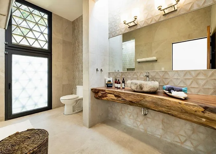 Beachfront Cliff 300 Degrees Ocean Views, Pool And Jacuzzi Villa